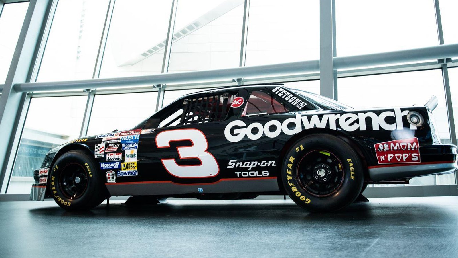 La mítica suerte del centavo en NASCAR: Recordando a Dale Earnhardt